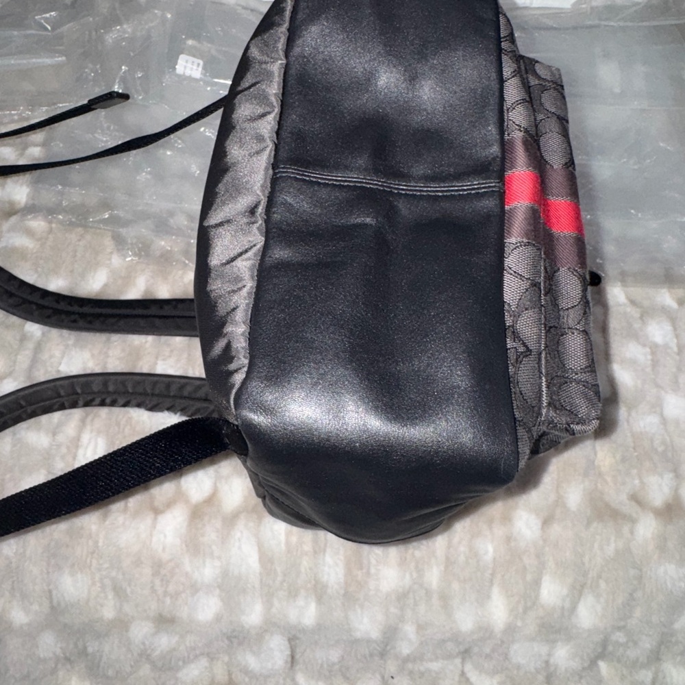 Coach Women’s Gray and Red Patterned Backpack
MEDIUM SIZE! - Picture 5 of 12